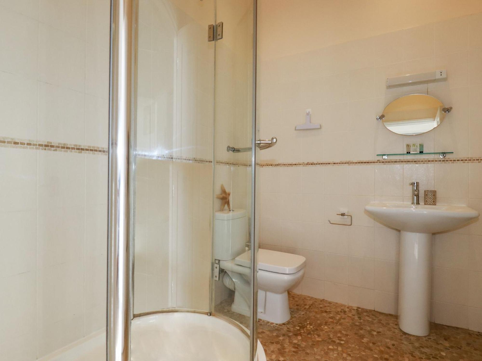2 Bell Tower Apartment Пензанс Екстериор снимка